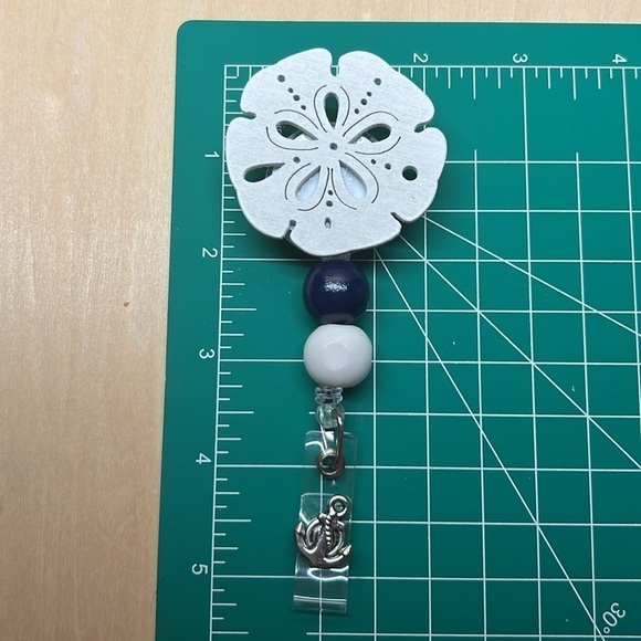Sand Dollar Badge Reel - Picture 5 of 5